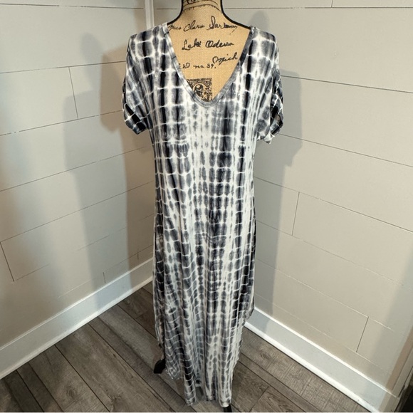 Stylish Black and White Tie-Dye Maxi Dress - Medium - Picture 1 of 7